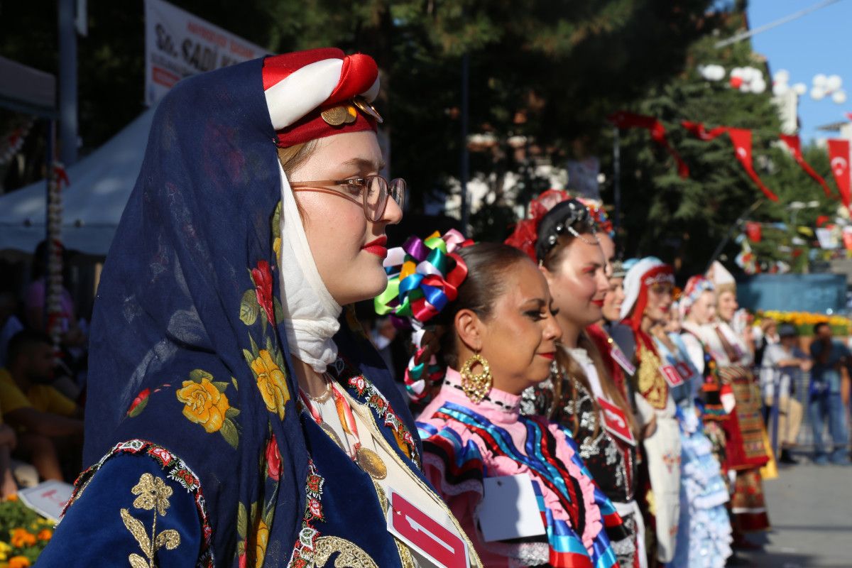 Kastamonu'da 'sarımsak güzeli' seçilmek için yarıştılar