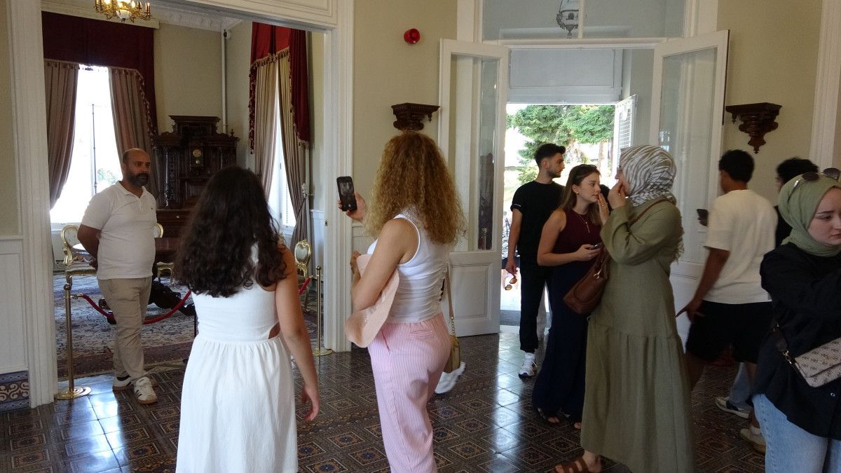Gazi Mustafa Kemal'in vasiyetini yazdığı Atatürk Köşkü'ne ziyaretçi akını