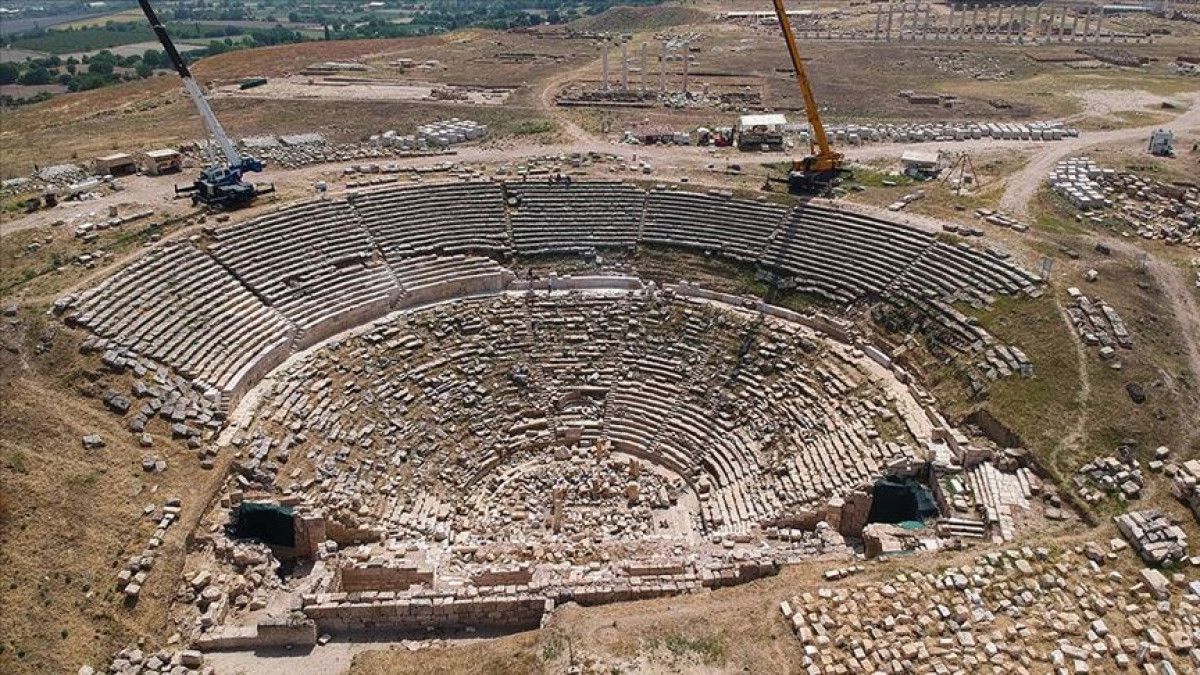 2050 yıllık meclis binası çıktı: İşte Laodikya Antik Kenti