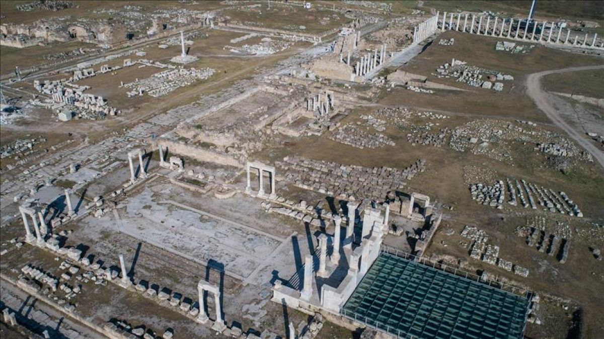 2050 yıllık meclis binası çıktı: İşte Laodikya Antik Kenti