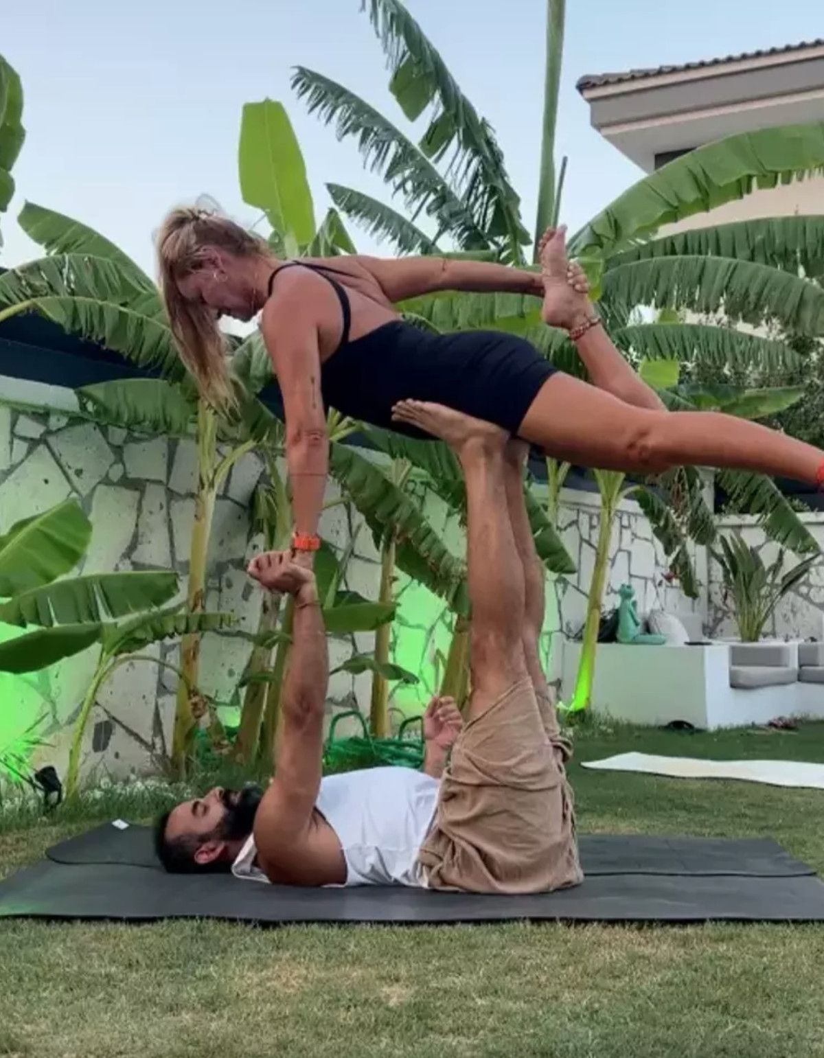 Oyuncu Pınar Altuğ yoga yapıyor! Yayınladığı videosu gündem oldu