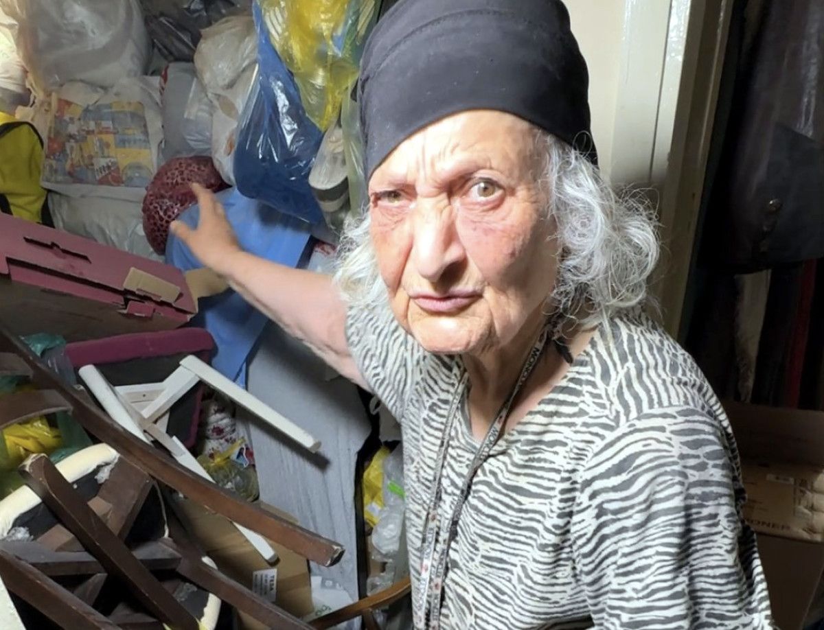 İstanbul'da çöp evden 12 kamyonet eşya çıktı