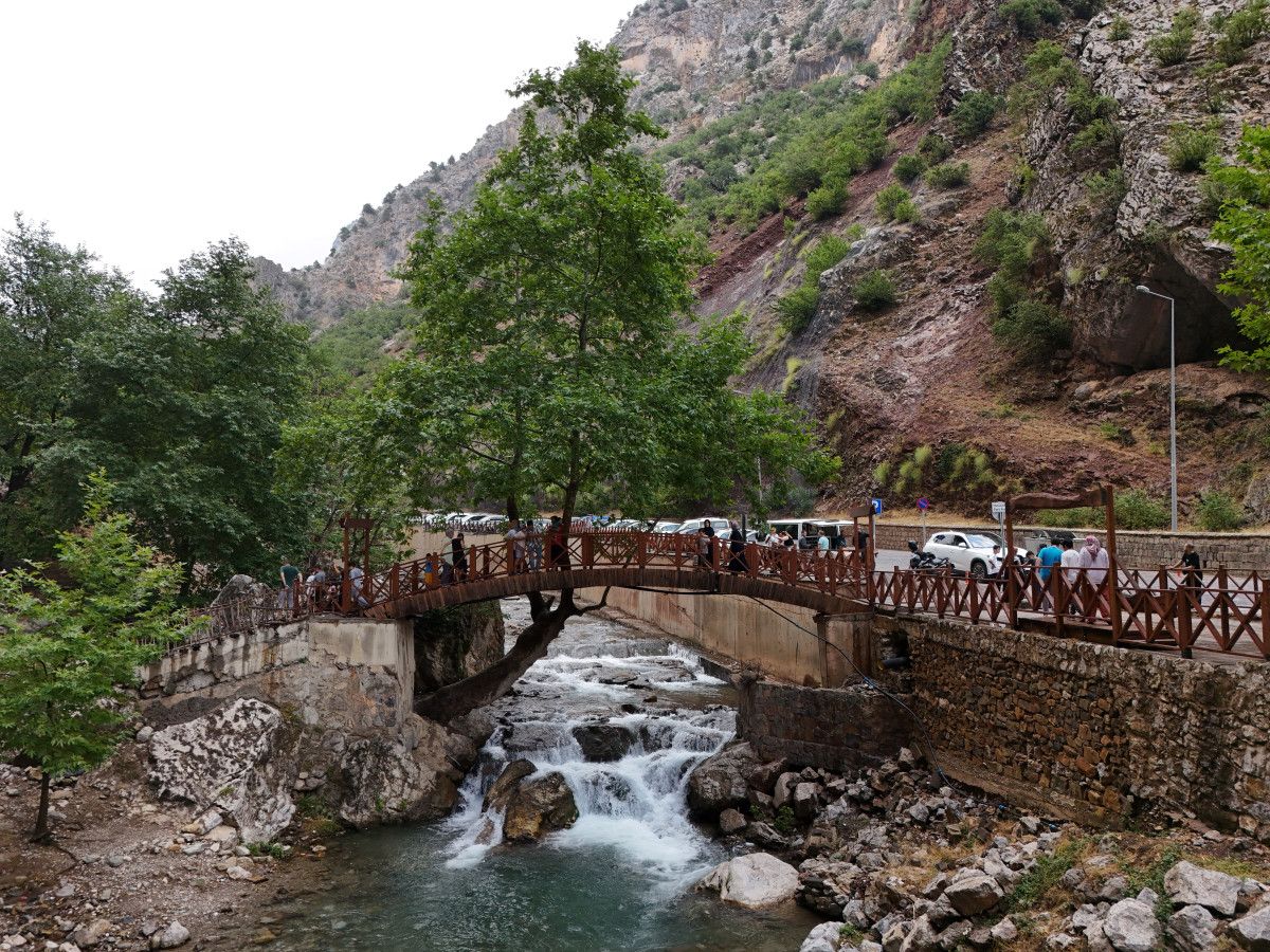 Kapuzbaşı Şelalesi: Kapadoksuz Bir Buzul Kaynağına Sahip Kapuzbaşı Şelalesi ve Yakınları