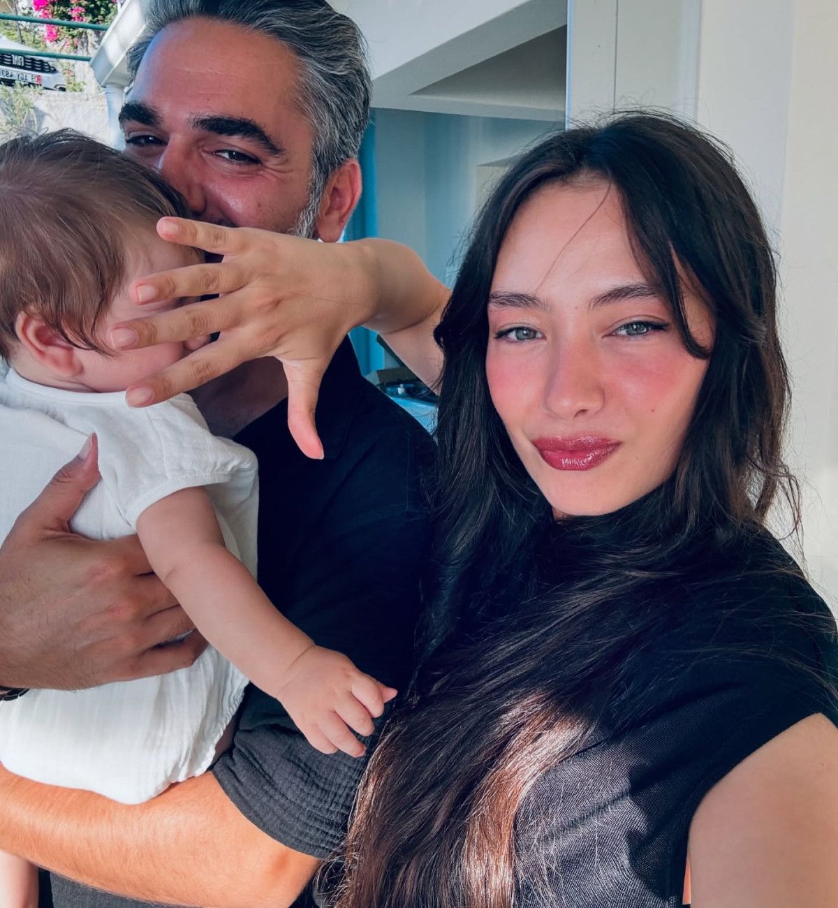 Neslihan Atagül ve Kadir Doğulu’nun Aşk Dolu Aile Hikayesi: Aziz'in Doğumu ve Doğum Günü Kutlaması