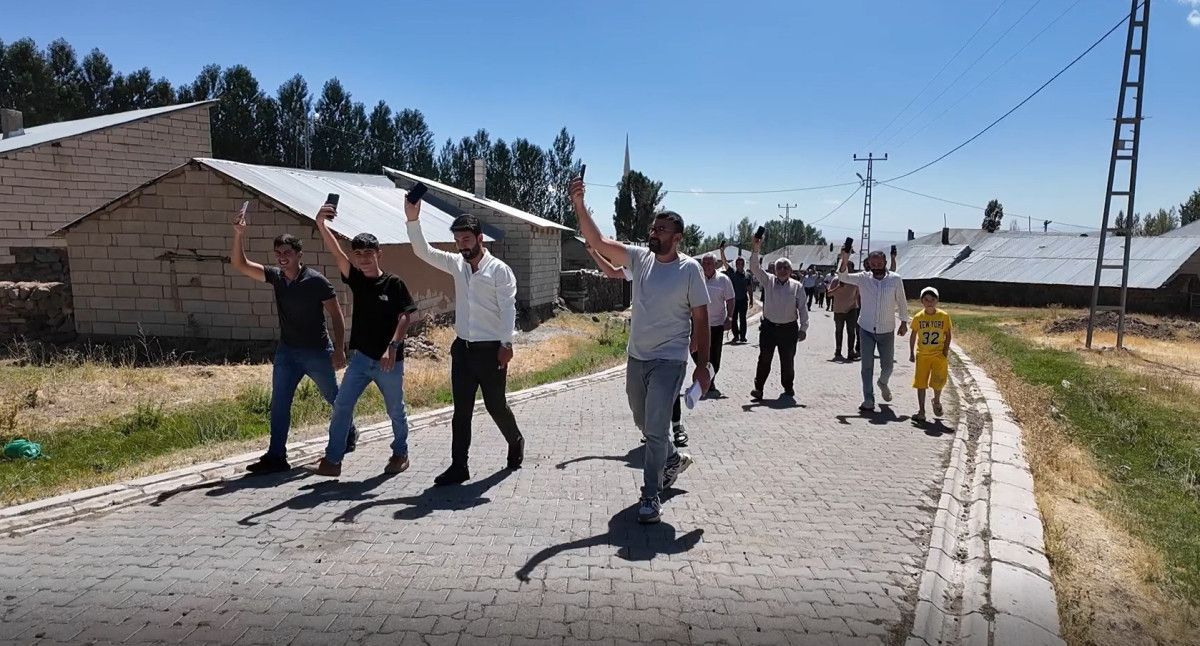 Mahallede Şebeke Sorunu: Telefonlar Çekmiyor, Çözüm Yetkilileri Bekliyor