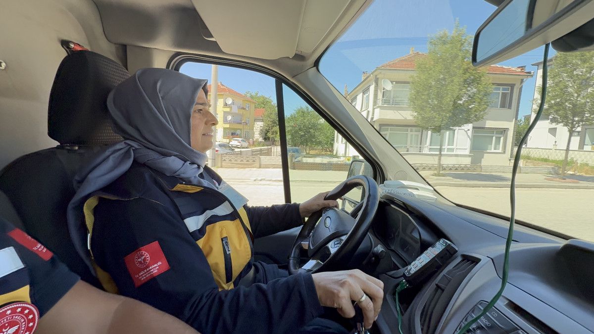 Düzce'de Ambulans Şoförleri İçin Zorlu Parkurlarda İleri Sürüş Sertifikası