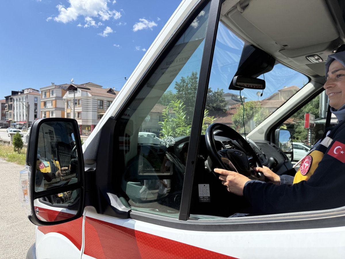 Düzce'de Ambulans Şoförleri İçin Zorlu Parkurlarda İleri Sürüş Sertifikası