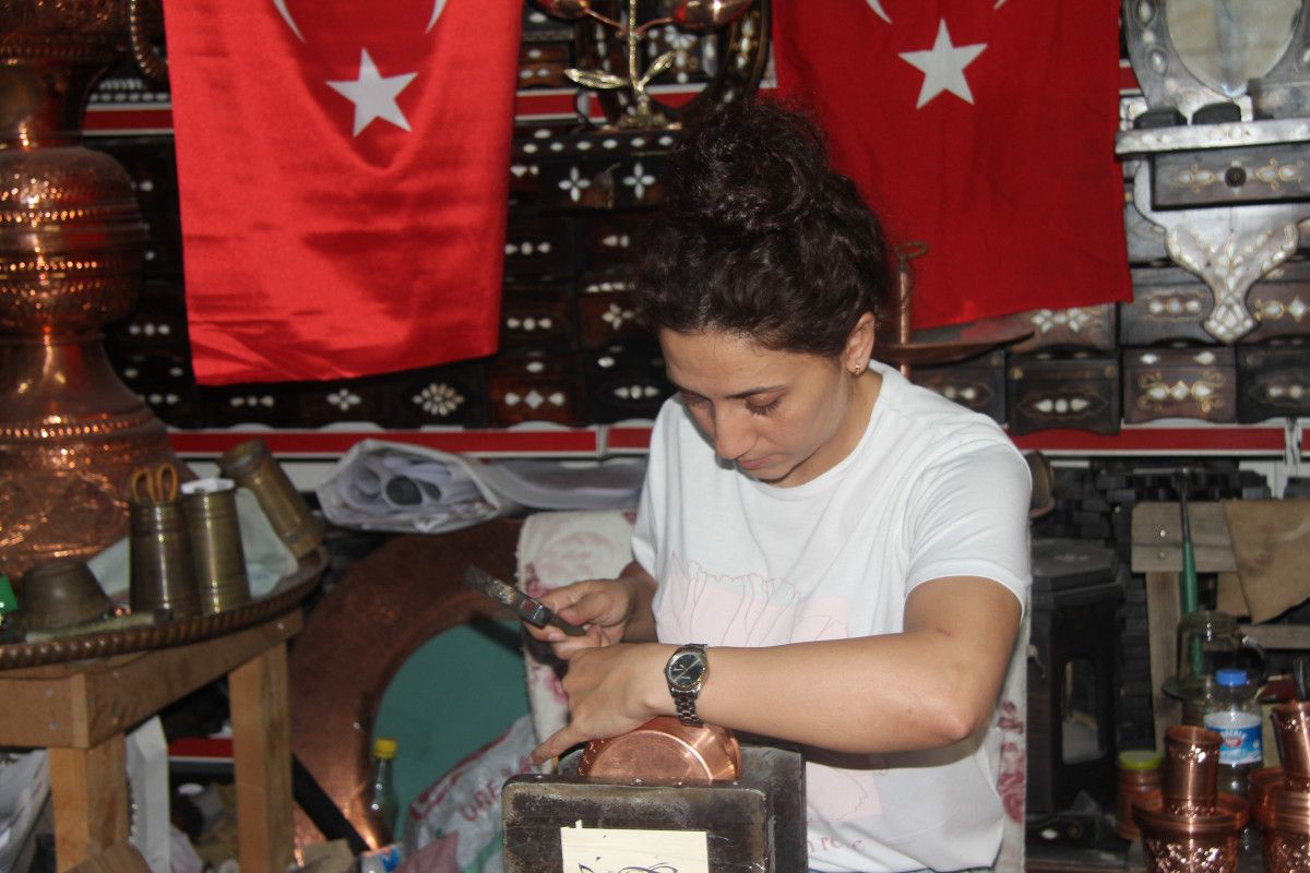 Bakırcılıkta Kadınların Başarı Öyküsü: Gaziantep’te Usta Olmak