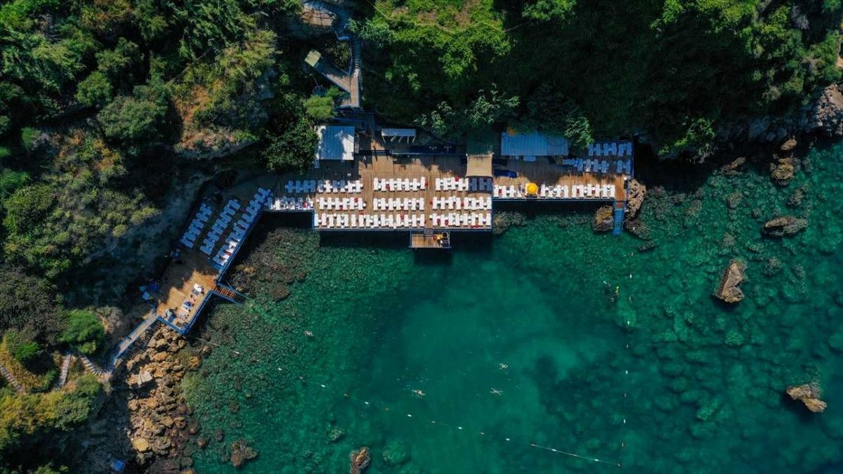 Antalya Falez Plajları: Mavi Bayraklı Sahillerde Yaz Coşkusu