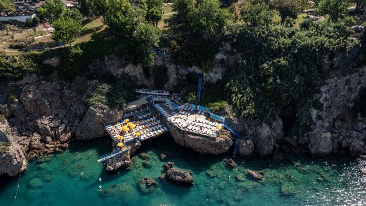 Antalya Falez Plajları: Mavi Bayraklı Sahillerde Yaz Coşkusu