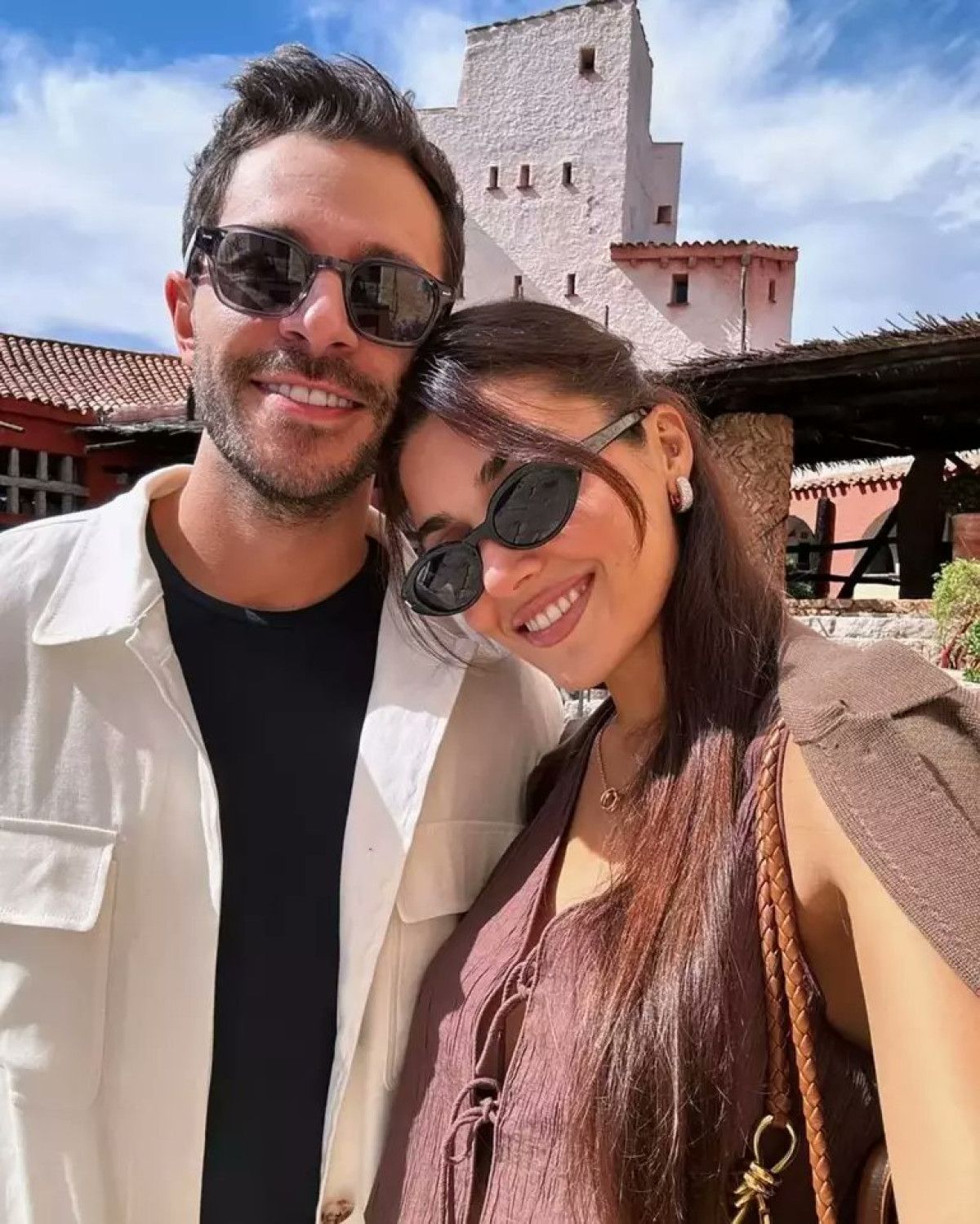 Hande Erçel ve Hakan Sabancı: Sosyal Medyada Yansıyan Ayrılık İddiaları ve Tepkiler