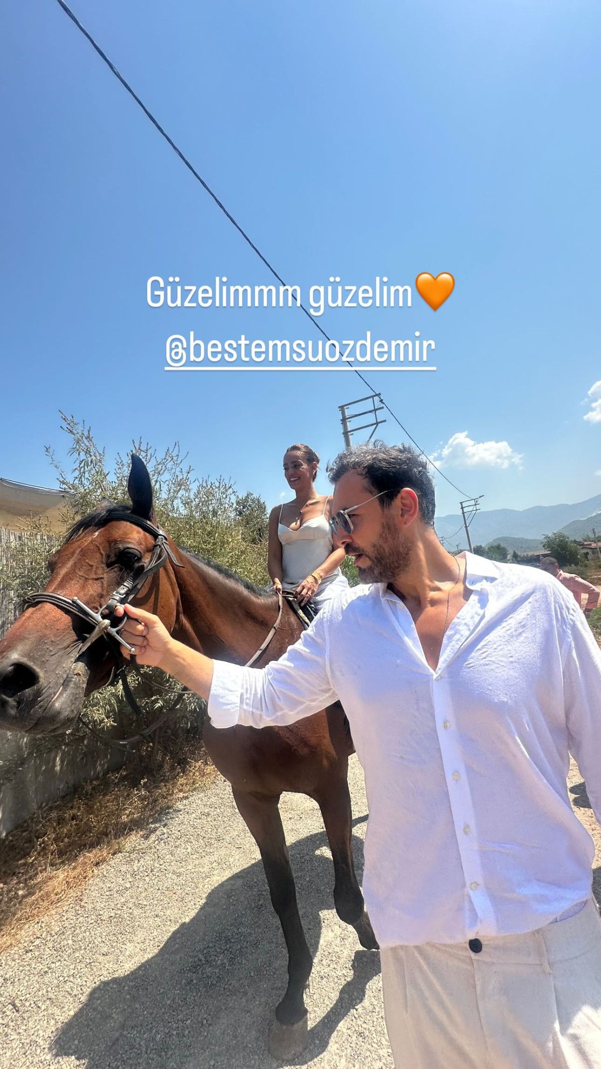 Bestemsu Özdemir'in Evlilik Teklifi ve Sade Düğün Hikayesi