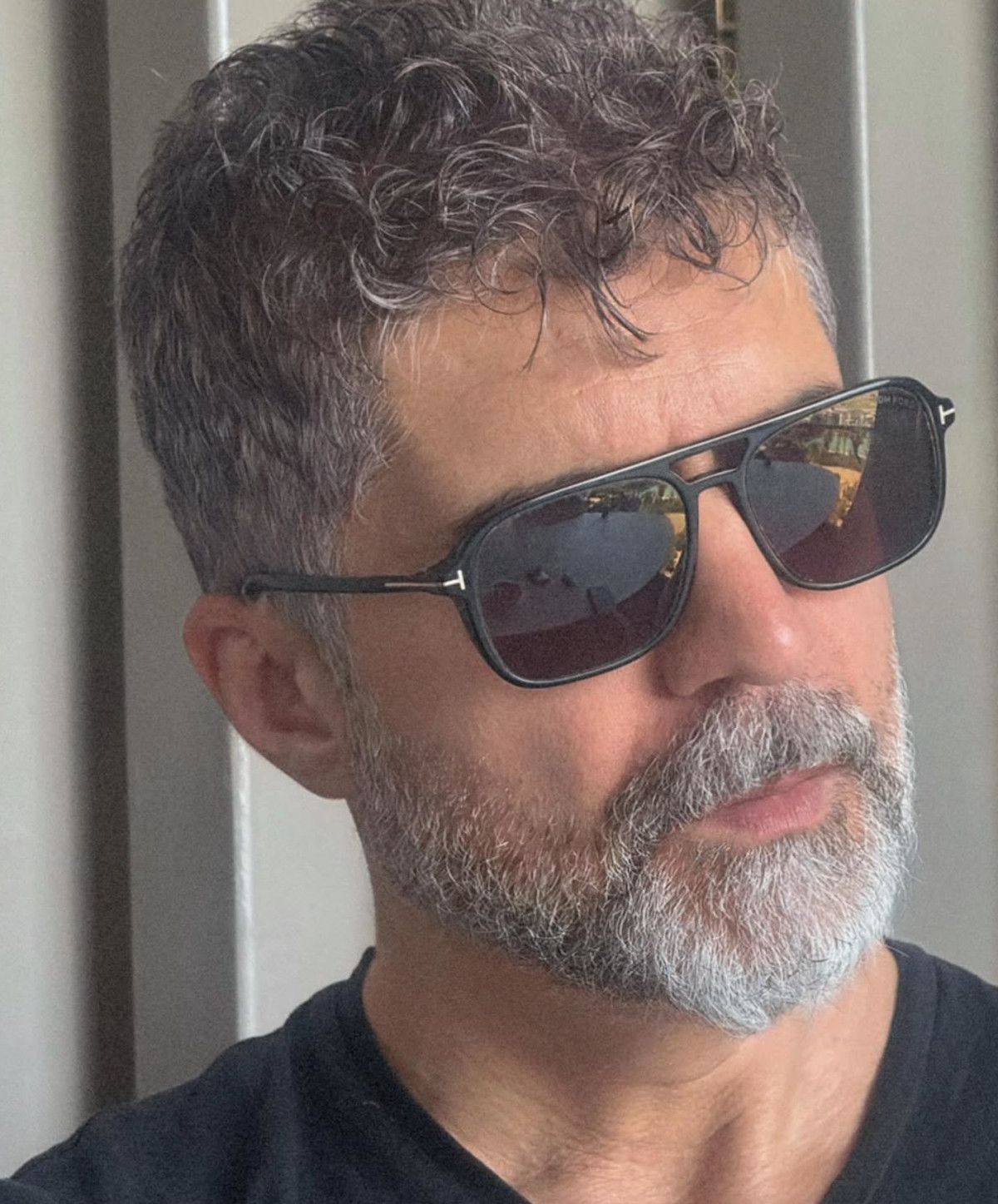 Özcan Deniz'den Yeni Karakter Hazırlıkları: İmaj Değişikliği ve Yeni Proje Sinyalleri