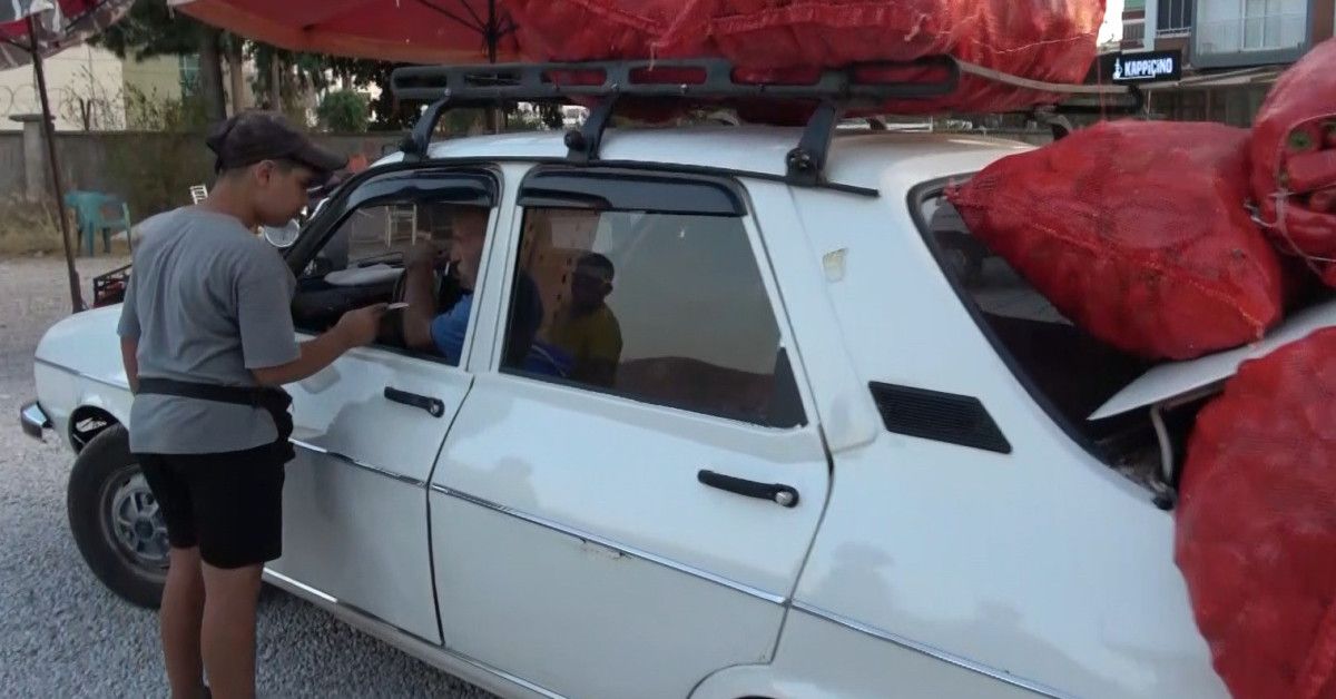 Pazarda Çalışan Barış Ali Kuş’un Hayalleri Biberlerin Ardında Büyüyor