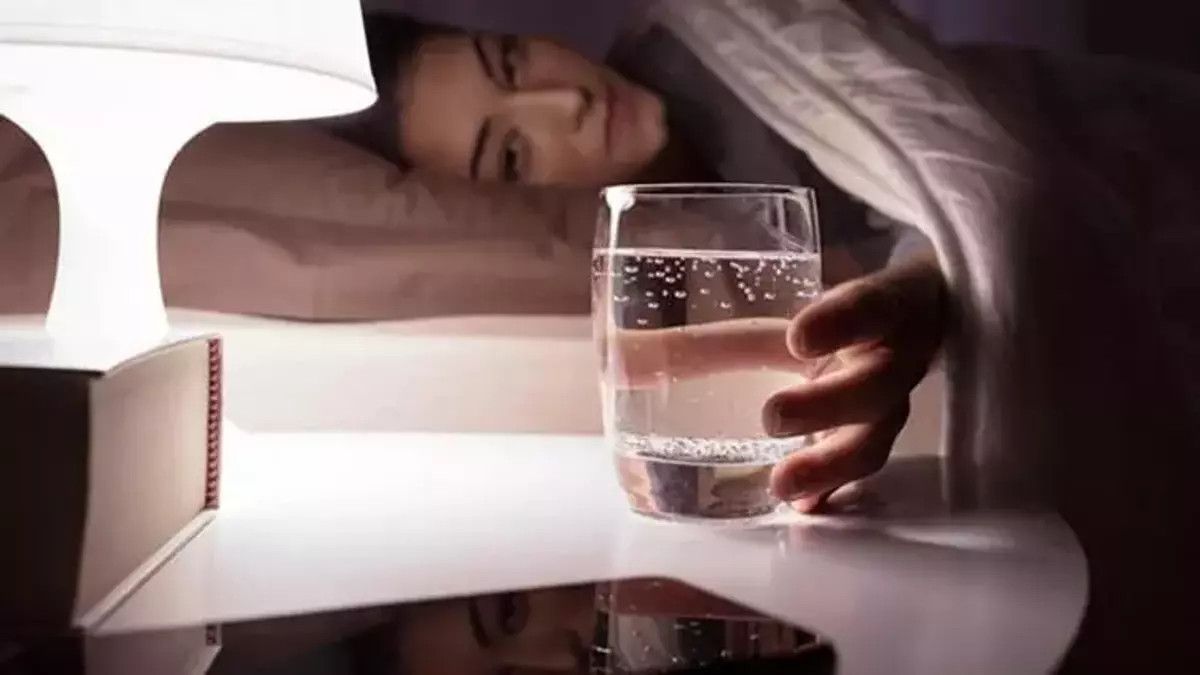 Gece Susadığınızda Yanınızda Bulundurduğunuz Su: Sağlık ve Enerji Perspektifi