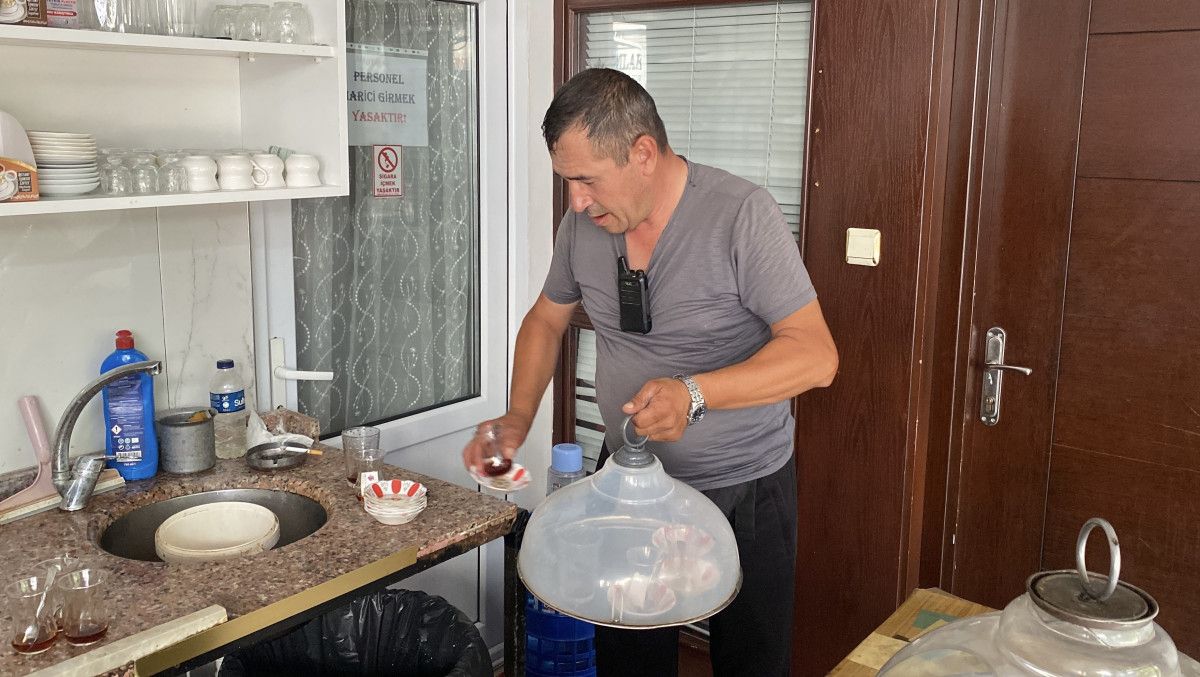 Elektrikli Bisikletle Servisi Hızlandıran Çay Evi: Karı-Koca Beceriyle Müthiş Dönüşüm