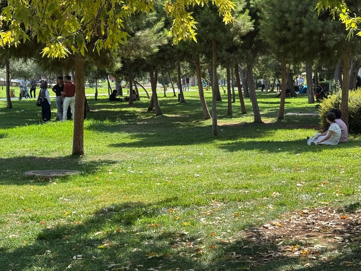 Şanlıurfa'da Sıcak Hava Etkisini Sürdürüyor: Termometreler 49 Dereceyi Gösterdi