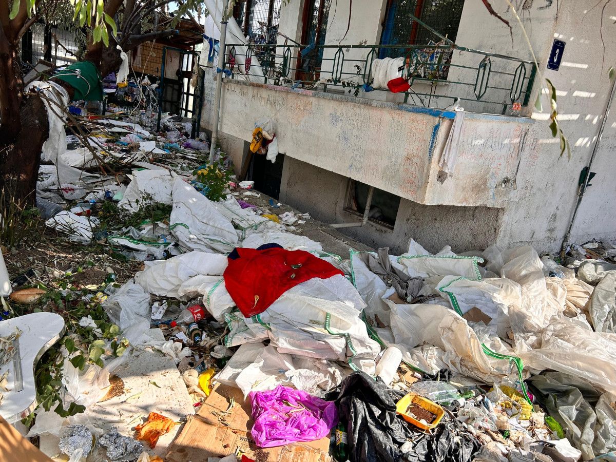 Derbent Sokak’taki Koku: Mahalle Sakinleri Çözüm İçin Yetkilileri Bekliyor