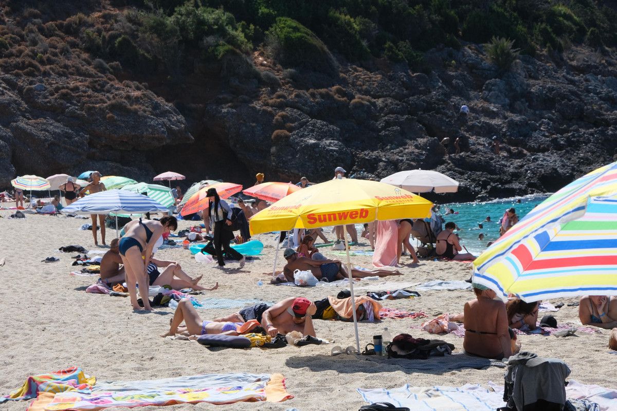 Antalya’da Sıcak Hava ve Plaj Yoğunluğu: Eylülün Sarı Yazı Şenliği