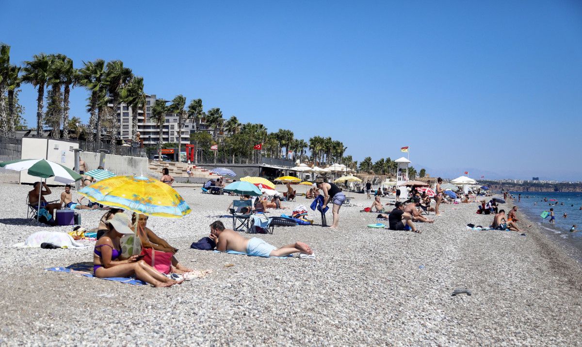 Antalya’da Sıcak Hava ve Plaj Yoğunluğu: Eylülün Sarı Yazı Şenliği