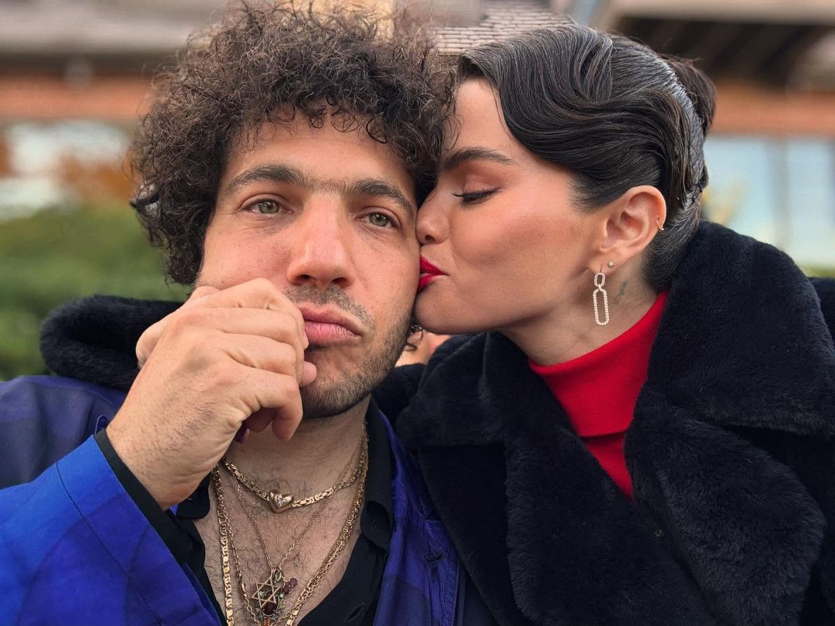 Selena Gomez: Aşk Dolu Günler ve Cesur Paylaşımlar - Gündemi Sallayan Görüntüler