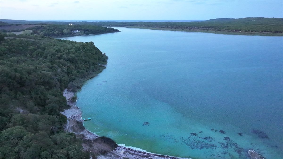 Terkos Barajı’nda Suyun Renk Değişimi ve Kıyıdaki Köpükler: Görüntüler Drone ile Kaydedildi