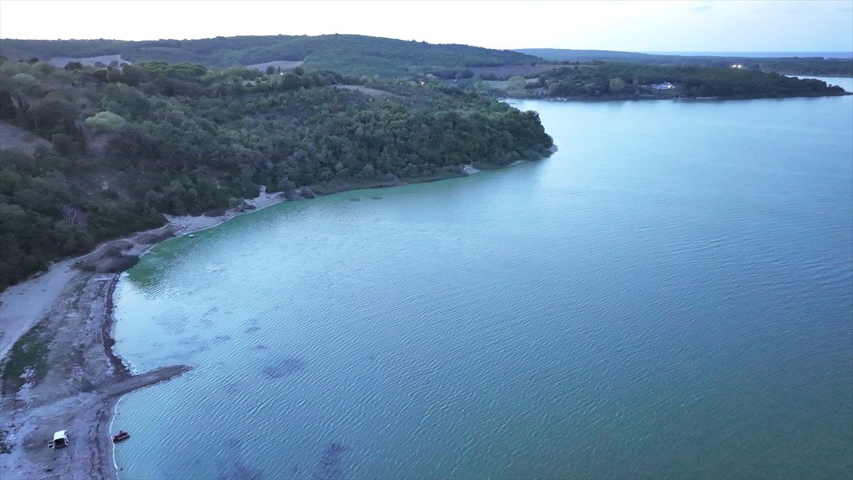 Terkos Barajı’nda Suyun Renk Değişimi ve Kıyıdaki Köpükler: Görüntüler Drone ile Kaydedildi