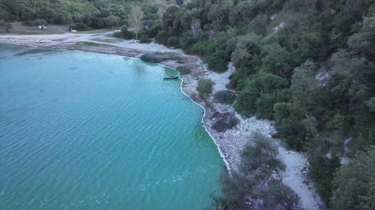 Terkos Barajı’nda Suyun Renk Değişimi ve Kıyıdaki Köpükler: Görüntüler Drone ile Kaydedildi