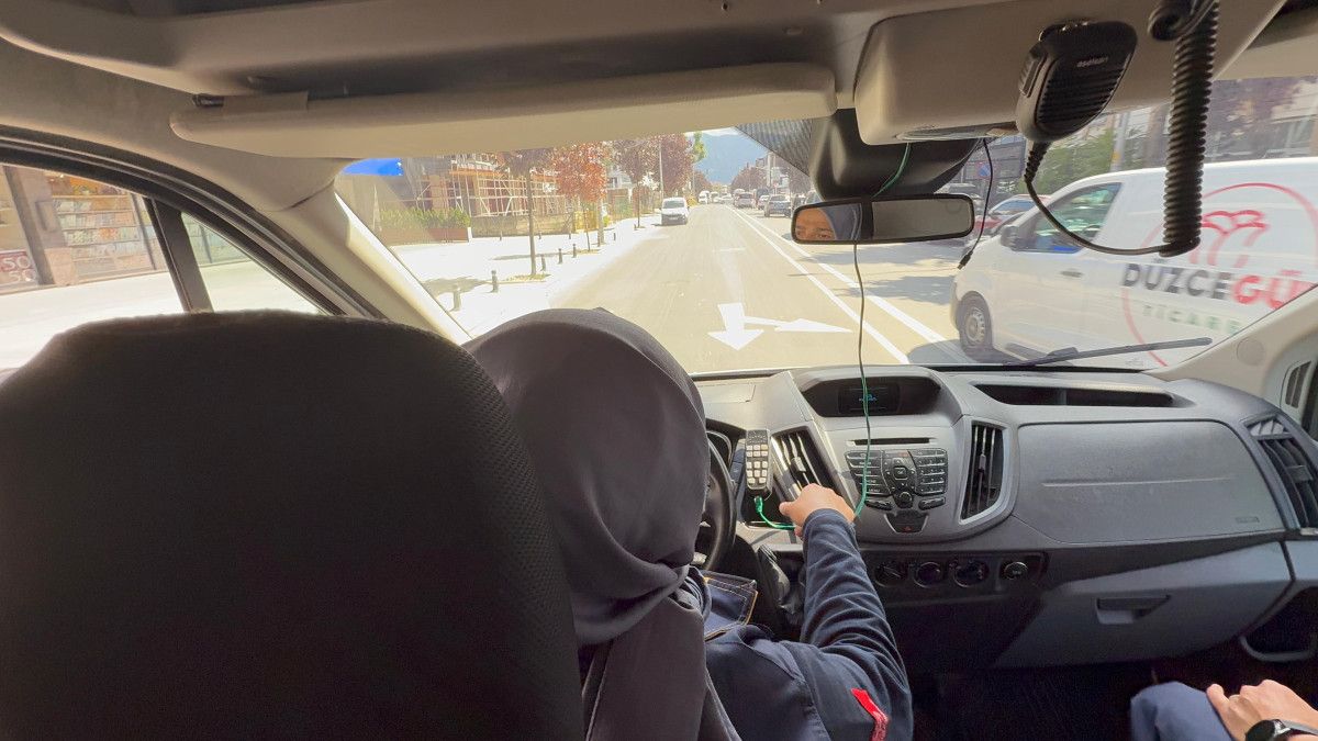 Fermuar Yaklaşımıyla Trafikte Ambulansın Akıcı İlerlemesi: Düzce'de Bir Dakikanın Hikayesi