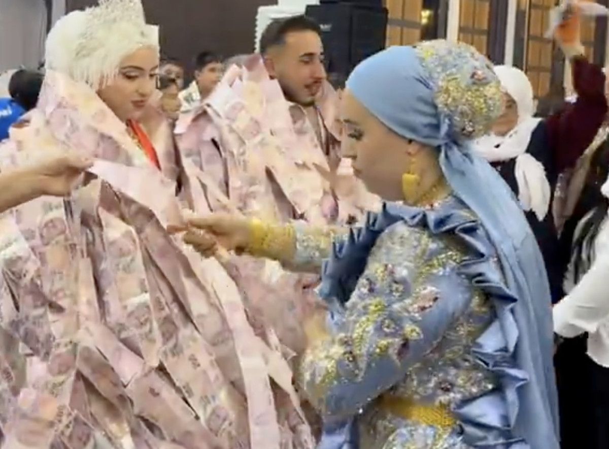 Paradan Yelek: Düğün Takı Töreninde 200 TL'lik Kumaştan Oluşan Sürpriz