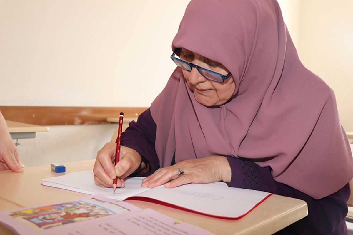 70 Yaşında Okuryazarlık Serüveni: Nimet Sezer'in Yeni Başlangıcı ADEM ile