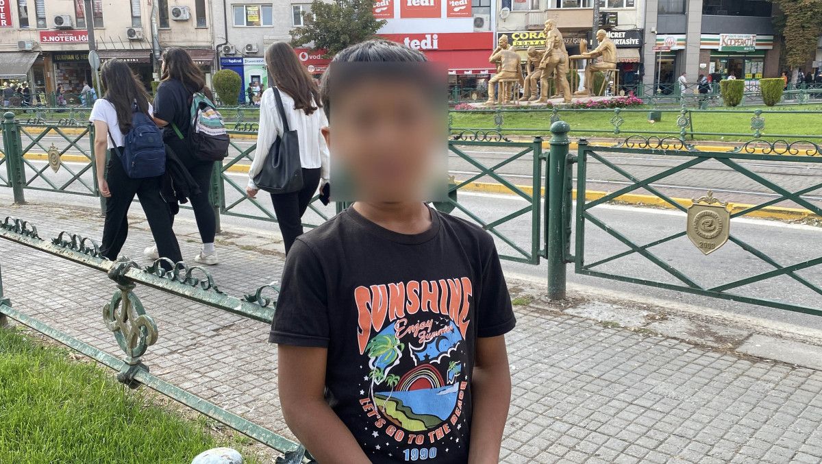 Kuşlara Zarar Veren Olayı Gözleyen Küçük Çocuğun Scenin Hikayesi