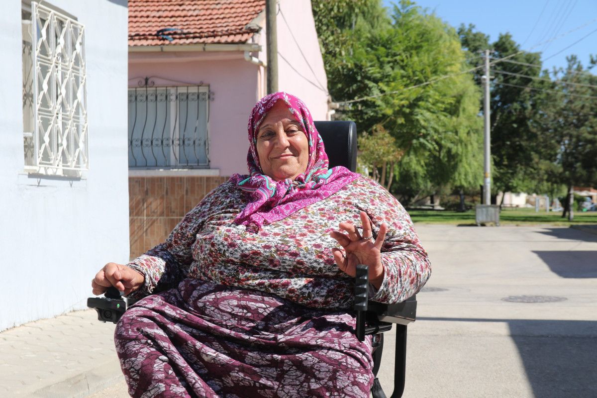 Tepebaşı’nda Engelleri Aşan Destek: Zeynep İçen’e Yeni Akülü Tekerlekli Sandalye ve Rampayla Ulaşım Kolaylığı