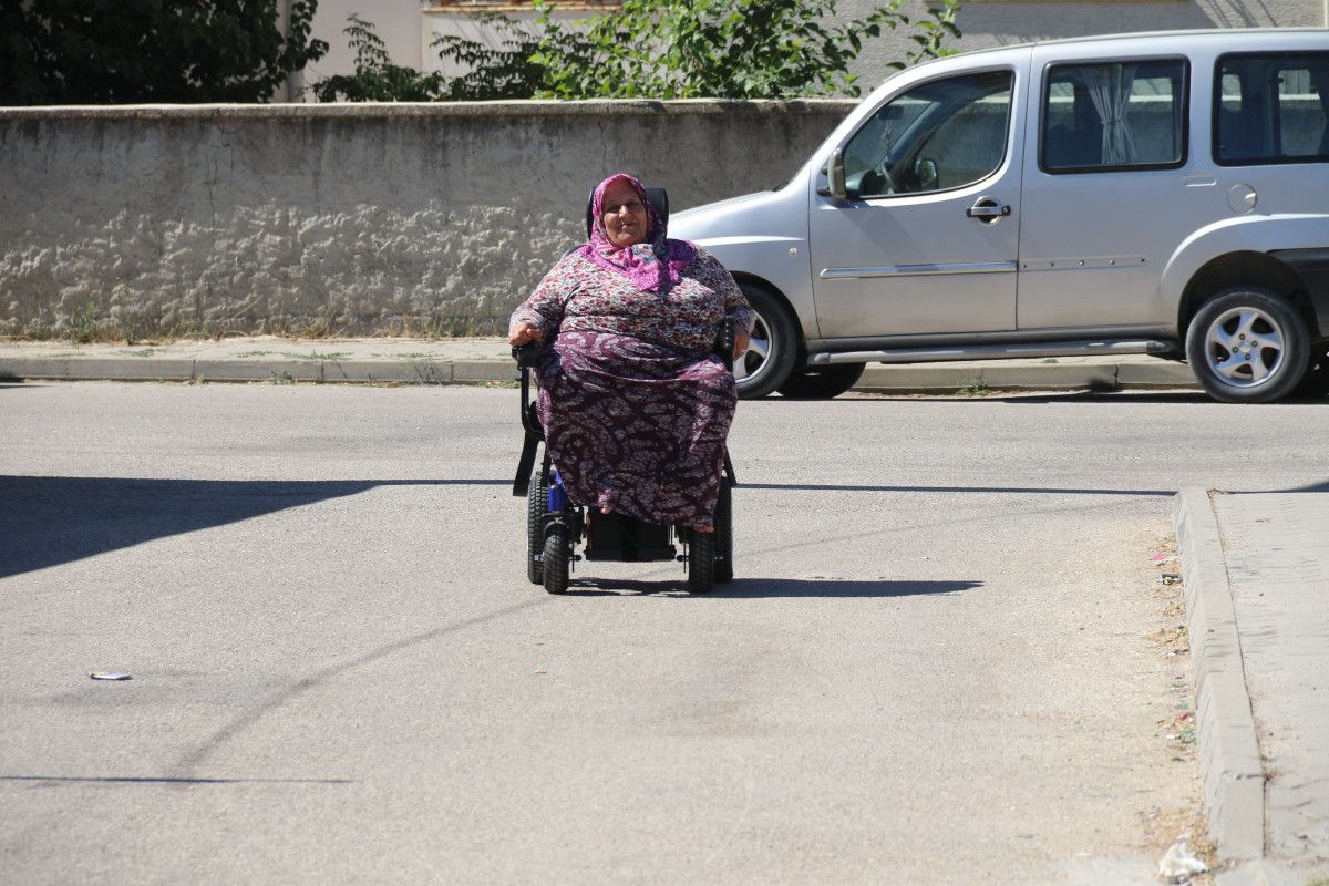 Tepebaşı’nda Engelleri Aşan Destek: Zeynep İçen’e Yeni Akülü Tekerlekli Sandalye ve Rampayla Ulaşım Kolaylığı