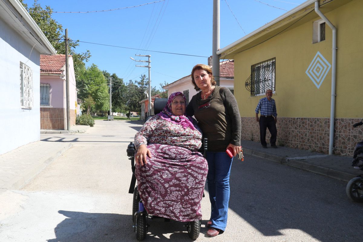 Tepebaşı’nda Engelleri Aşan Destek: Zeynep İçen’e Yeni Akülü Tekerlekli Sandalye ve Rampayla Ulaşım Kolaylığı