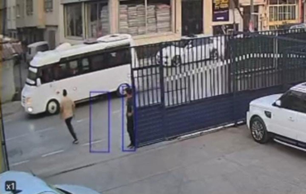 El Freni Olmadan Aşağı İnişli Minibüs: Esnafın Hızla Müdahalesi