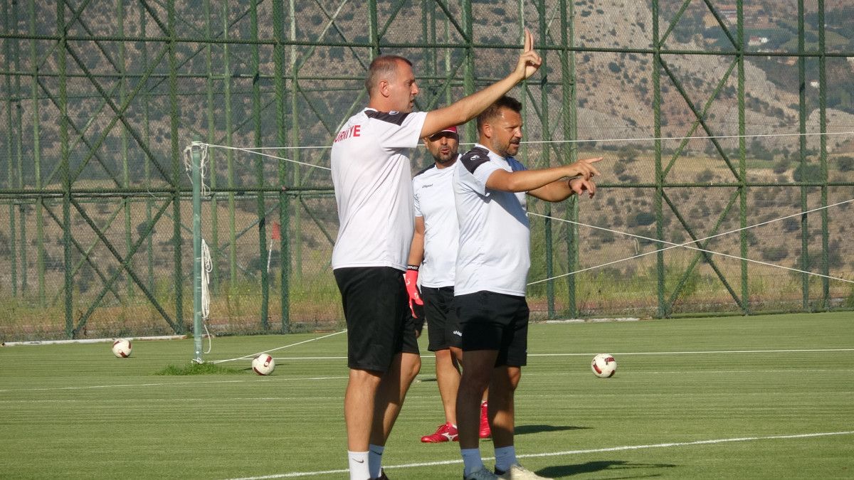 İşaret Diliyle Köprü Kuran Milli Takım Destekçisi: Okan Kurt'in Hikayesi
