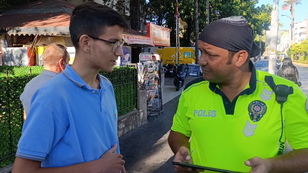 Mert Enes Çetiner'in Ehliyet sevincine yolculuk: Kargo şubesinden alınan sürüş belgesi