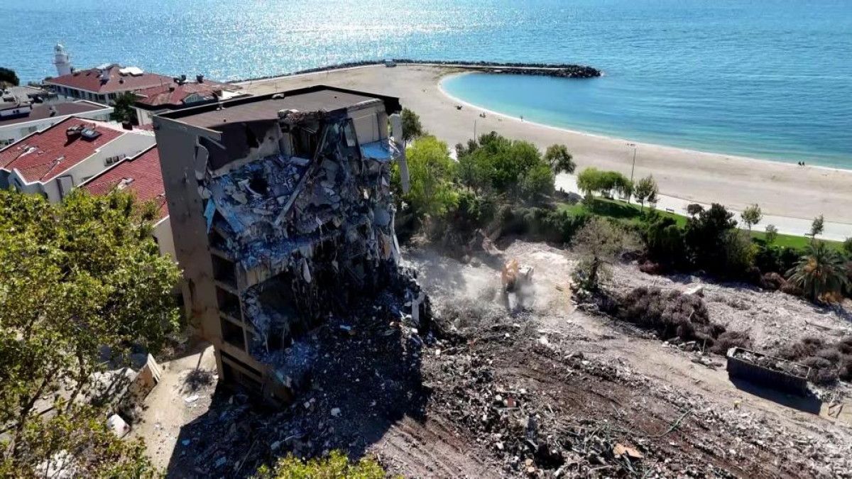 Çınar Otel: Yeşilköy’ün İkonik Tarihi ve Son Yıkım Kararı