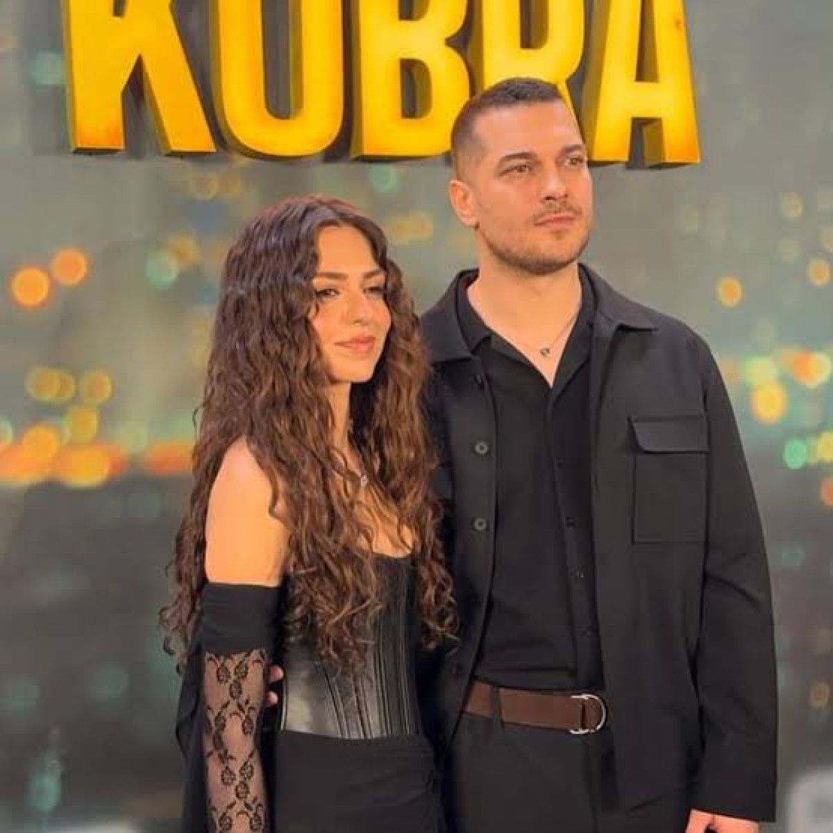 Çağatay Ulusoy ve Aslıhan Malbora: Barcelona’da Başlayan Aşk, Doğum Günü Kutlamasıyla Gündemde