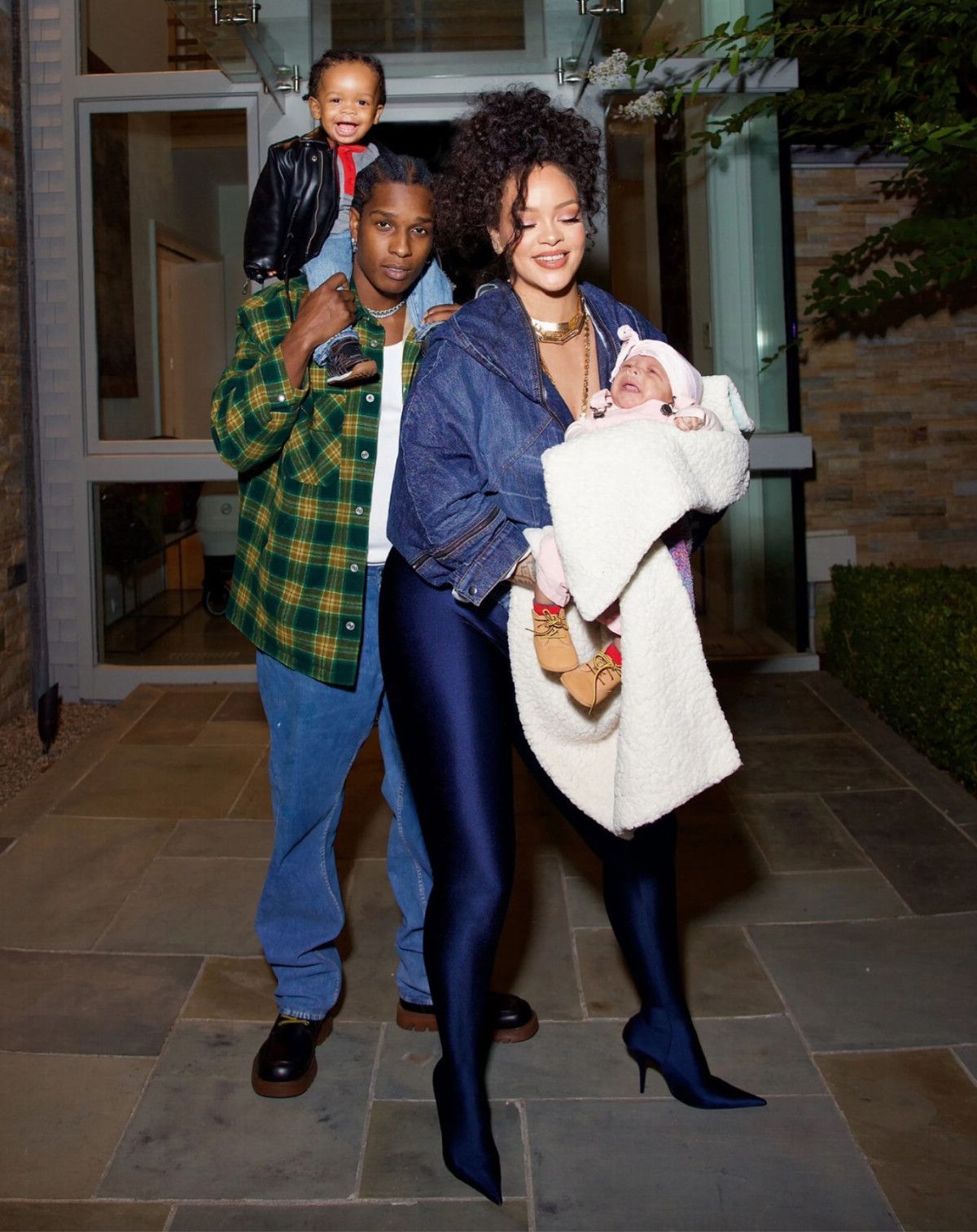 Rihanna’nın Yeni Bebeyi ve Kız Çocuğu Müjdesi: Rocki Iris Mayers ile Aile Büyüyor