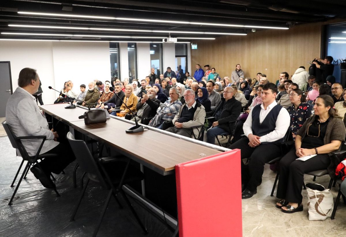 Uluslararası Kocaeli Kitap Fuarı'nda Ahmet Özhan: Barış ve Kutsal Kitaplar Üzerine Duygular