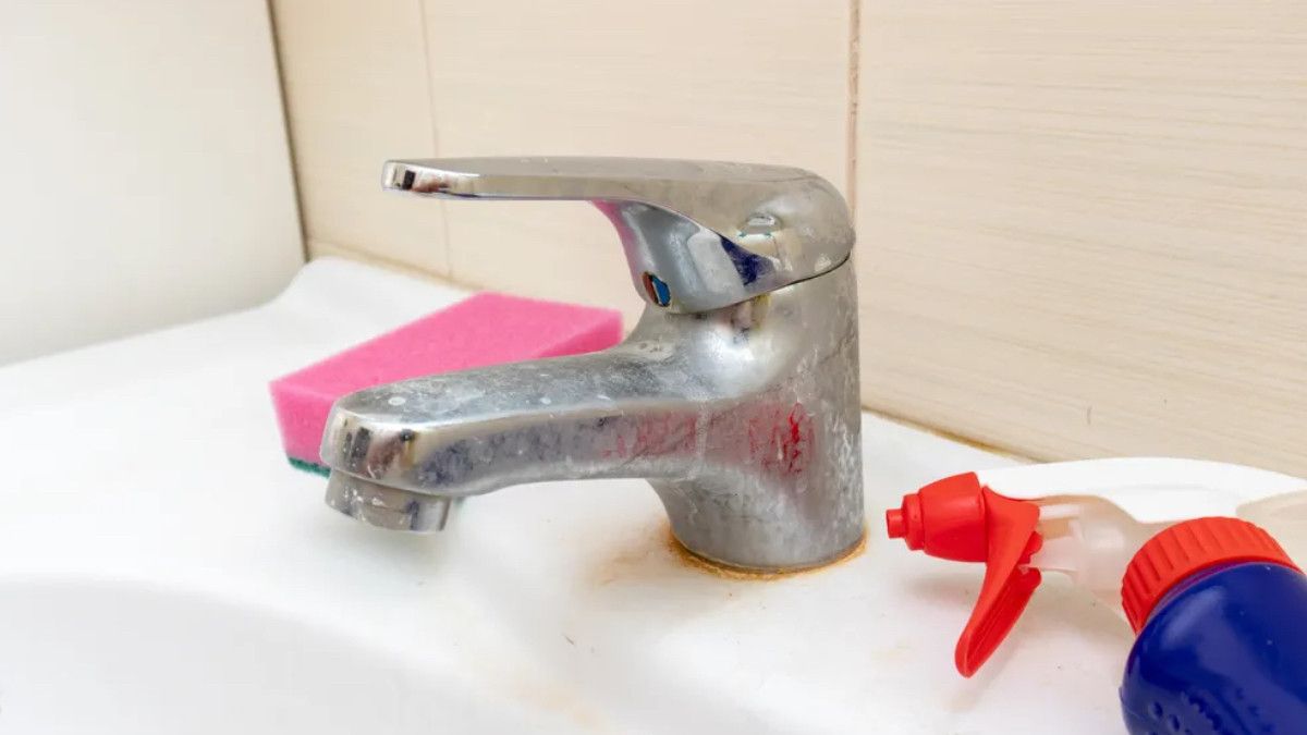 Kireç Lekelerine Karşı Muma Dayalı Banyo Musluk Parlatma Rehberi