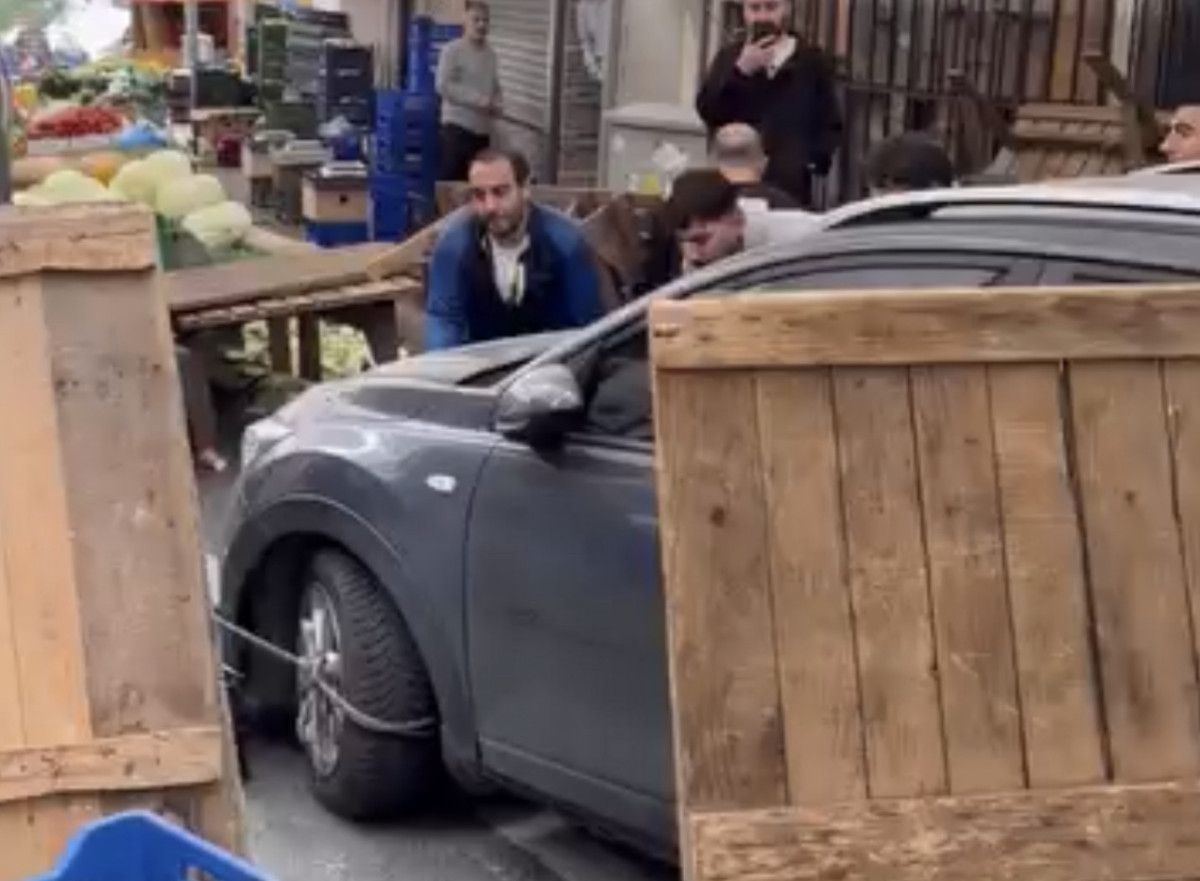 Şirintepe’de Pazarcılar Otomobili Kendileri Taşıdı: Tezgah Öncesi ve Sonrası