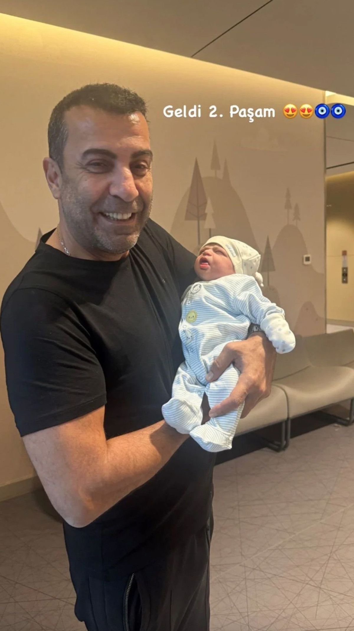 İkinci Kez Baba Olmanın Heyecanı: Emre Karayel ve Gizem Demirci'nin Oğulları İlke Cihan