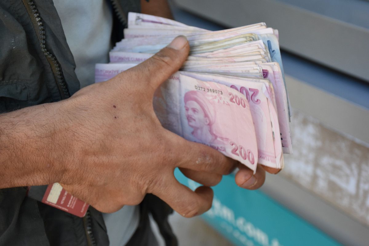 Parayı Bulan İki Gençten İnsanlık Dersi: Sahibini Arayan Vatandaşlık Görevi
