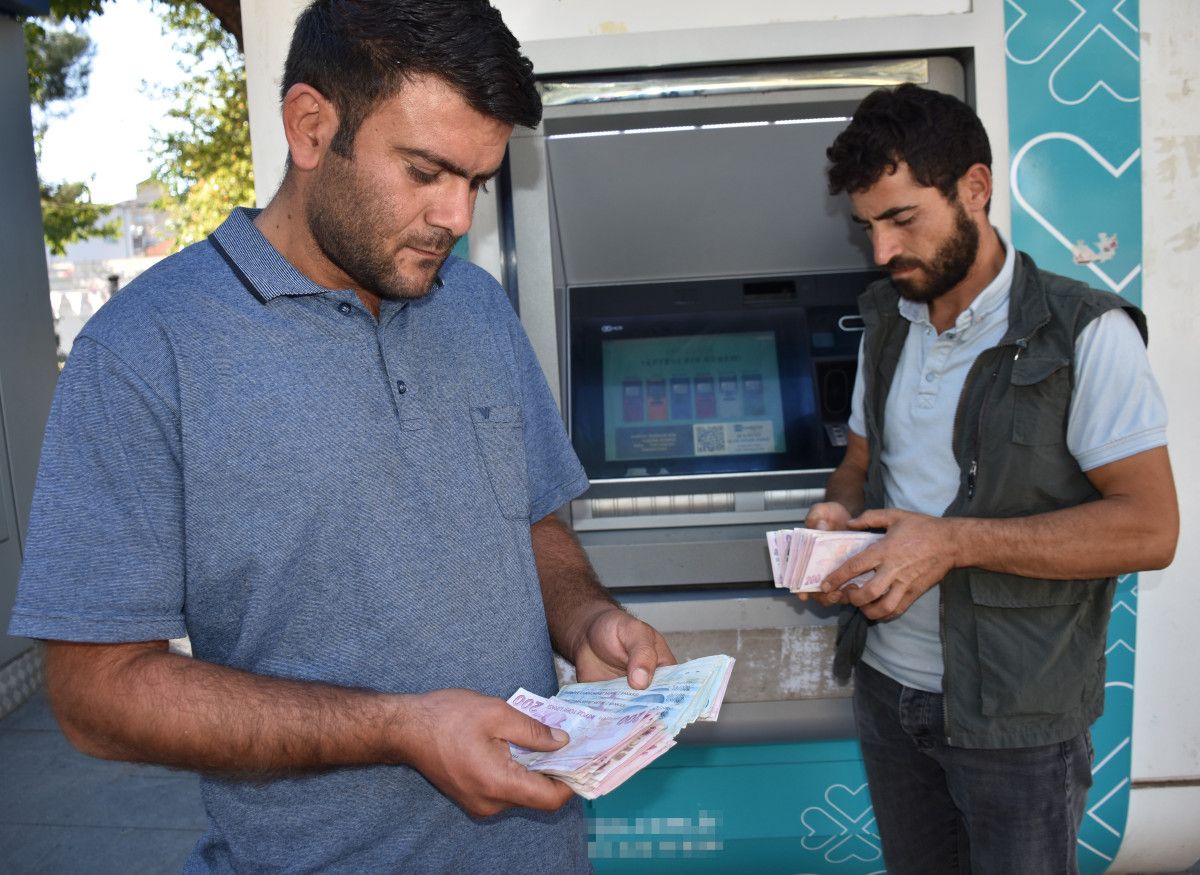 Parayı Bulan İki Gençten İnsanlık Dersi: Sahibini Arayan Vatandaşlık Görevi