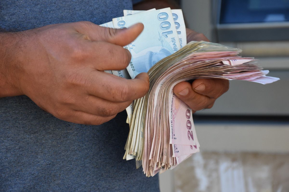 Parayı Bulan İki Gençten İnsanlık Dersi: Sahibini Arayan Vatandaşlık Görevi