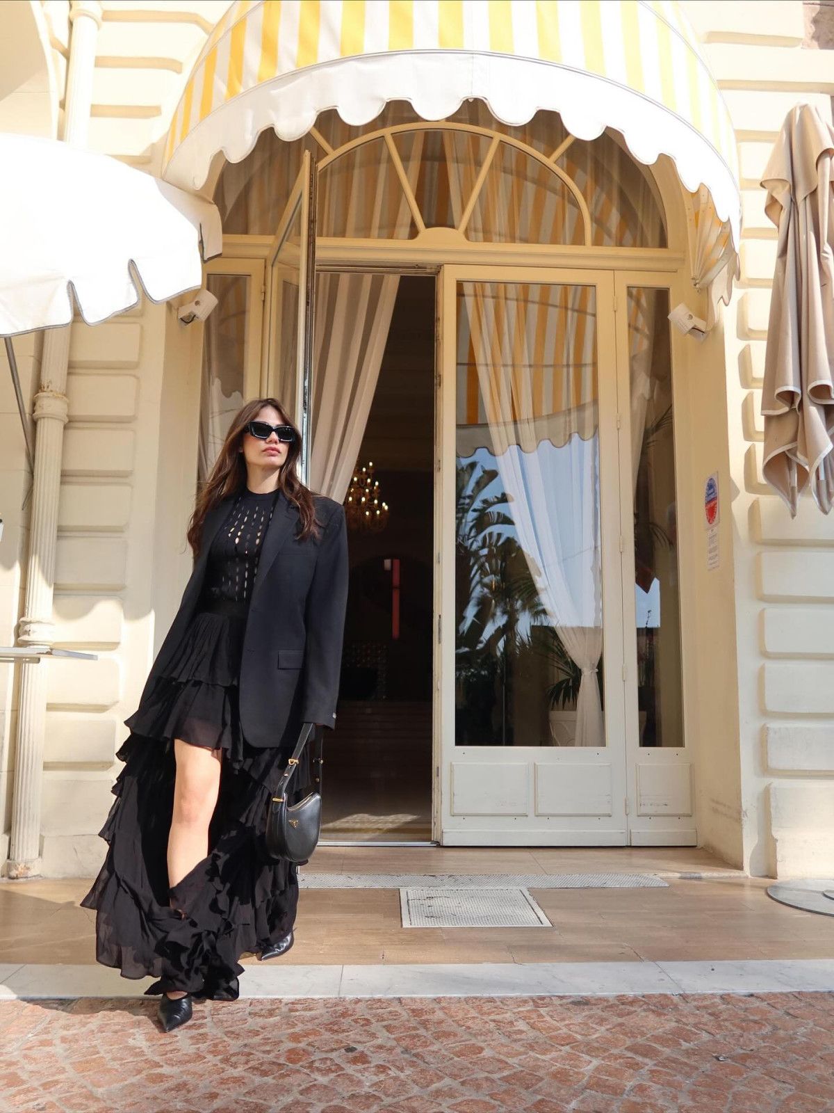 Demet Özdemir Cannes'da Gözalfıilarıyla Dikkat Çekti: Moda ve Popülarite Zirvede