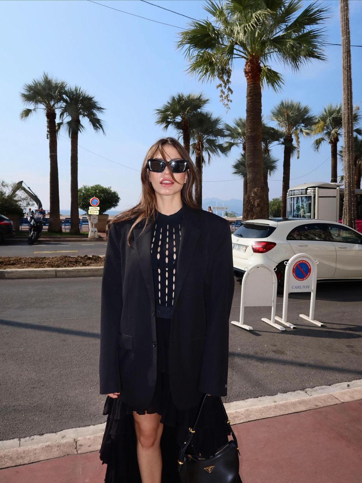 Demet Özdemir Cannes'da Gözalfıilarıyla Dikkat Çekti: Moda ve Popülarite Zirvede